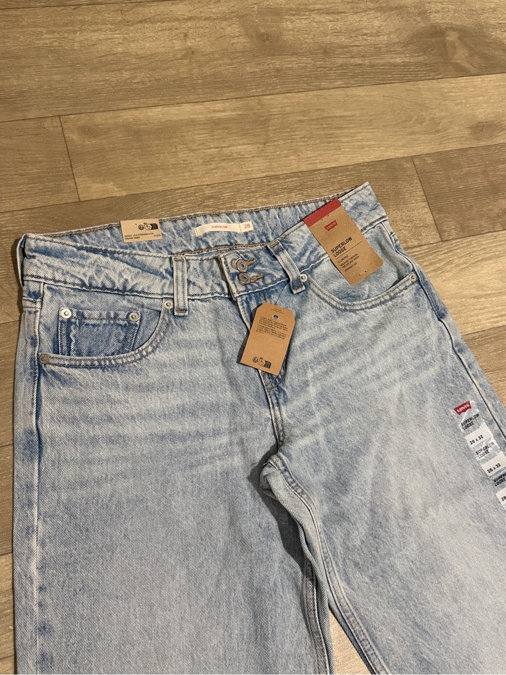 Levi's Women's Low-Rise Superlow Loose Jeans - Abraided Art 28x32 - Picture 3 of 16
